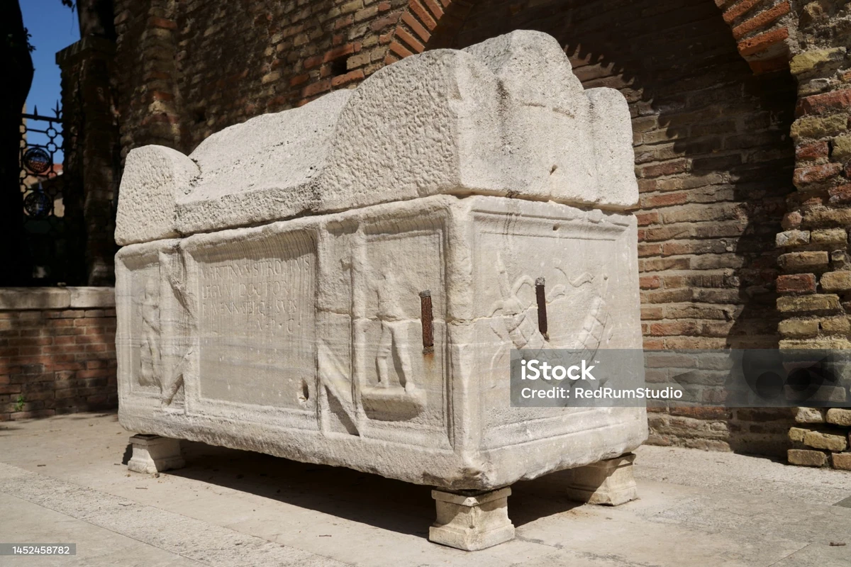 Un sarcophage égyptien a été découvert par des équipes françaises