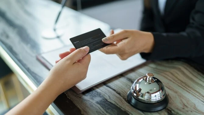 Le secteur hôtelier saoudien enregistre une hausse de 10 % des dépenses malgré une réduction globale des points de vente, rapporte la SAMA