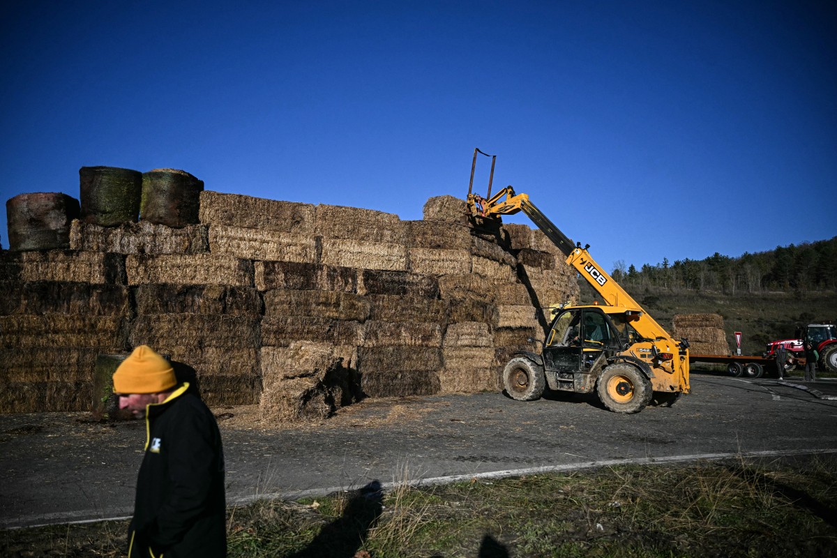 Des agriculteurs convergent vers Paris, pas question de blocage pour le gouvernement