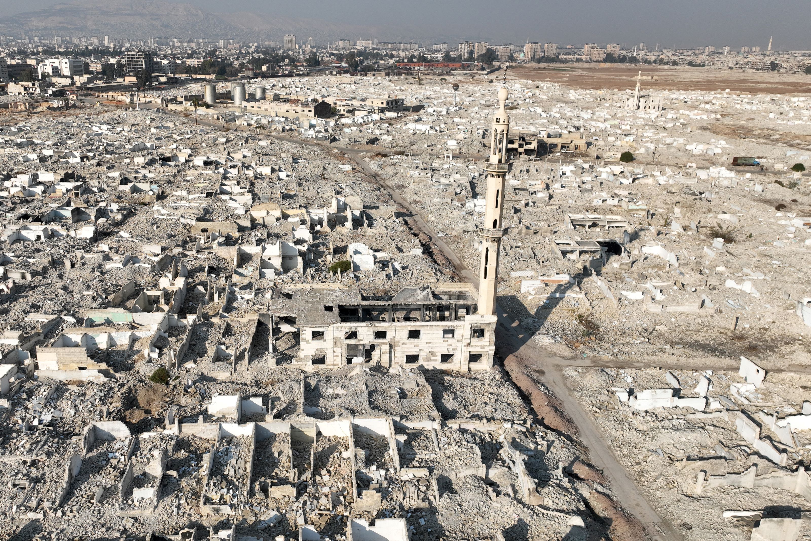 Israël bombarde des positions de l'armée syrienne près d'Alep