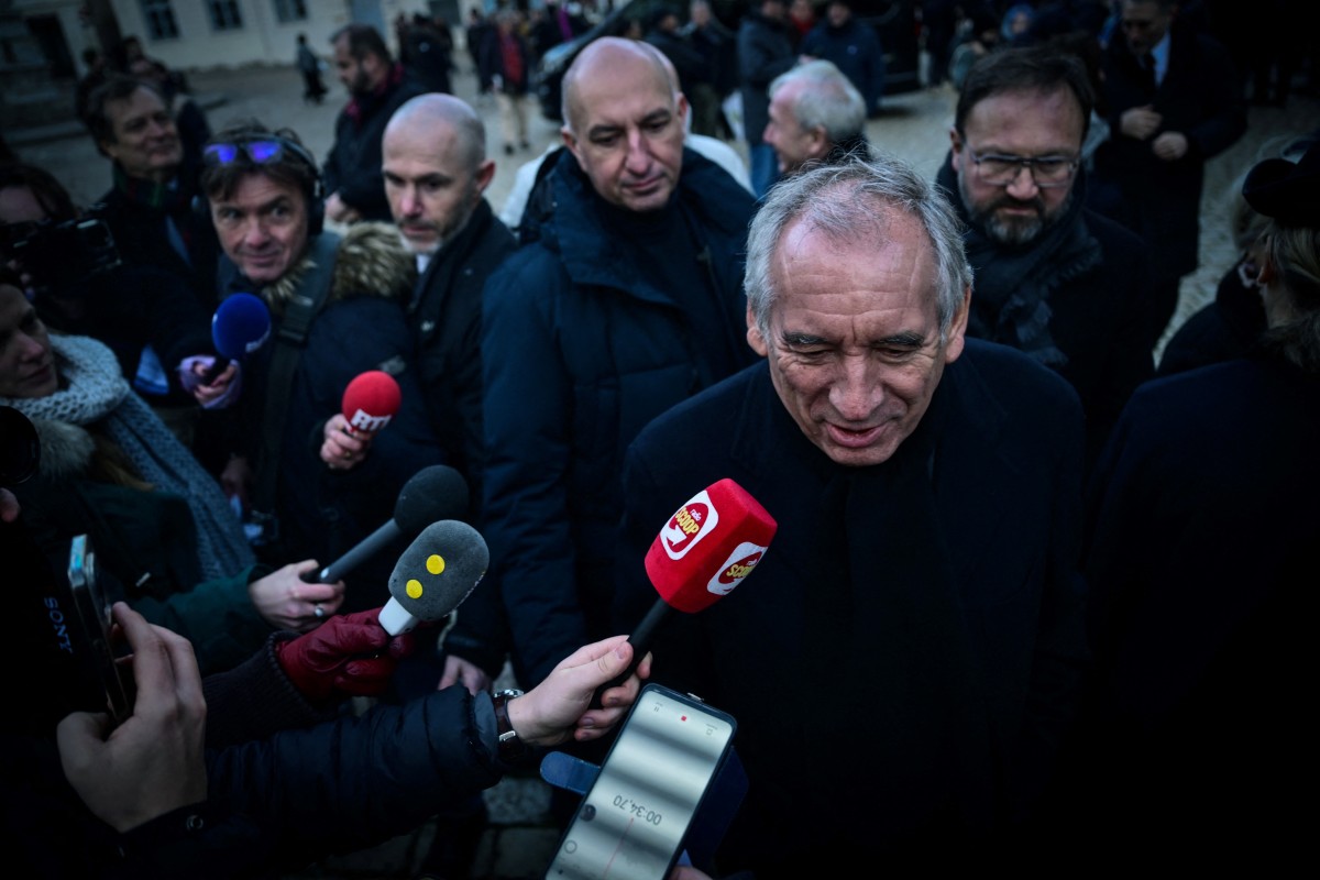 France: grand oral de Bayrou, qui tente d'éviter la censure