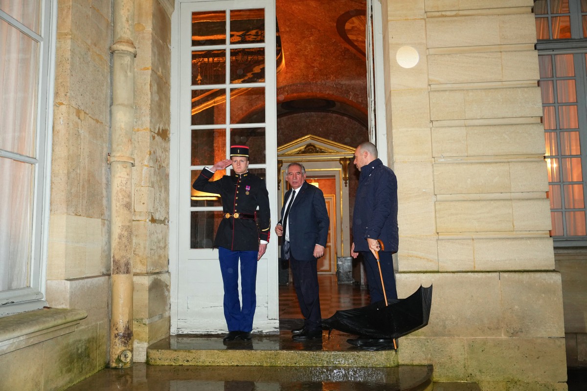Vote sans suspense au Sénat pour le budget de Bayrou, toujours sous pression
