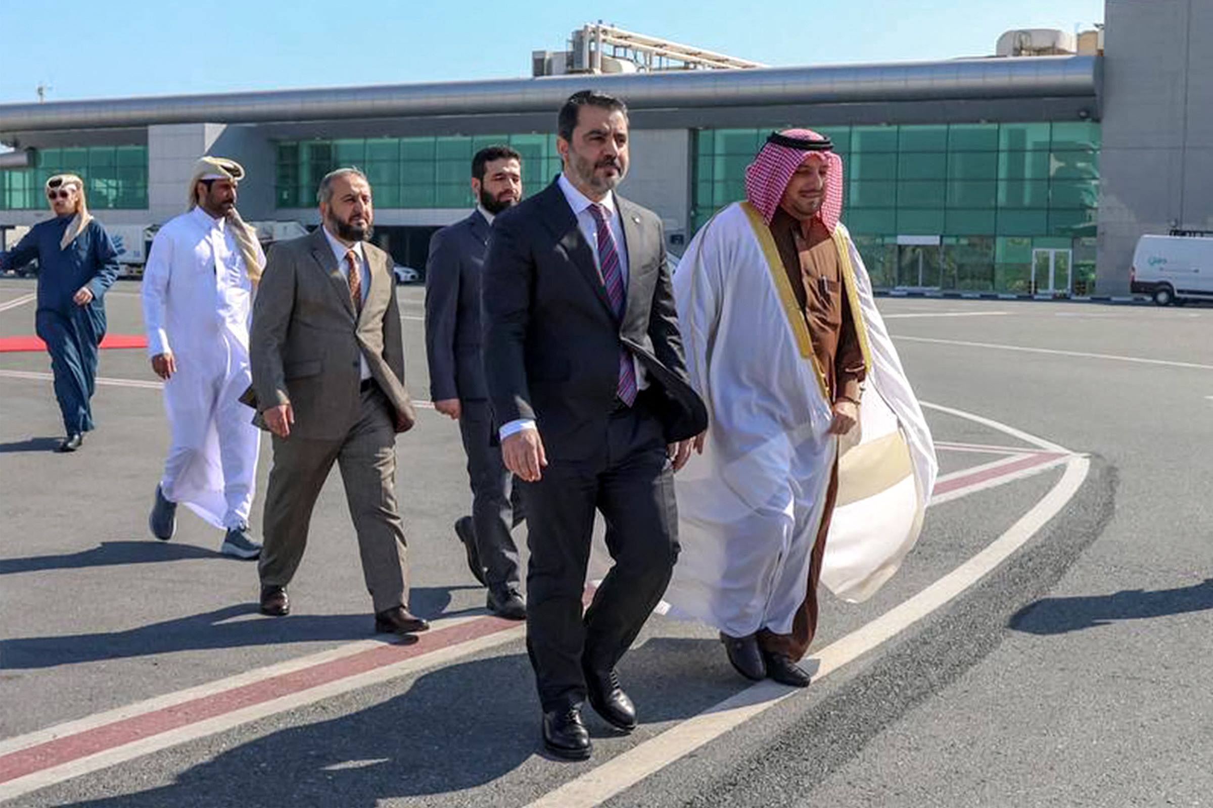 Le ministre syrien des Affaires étrangères entame sa première visite officielle au Qatar