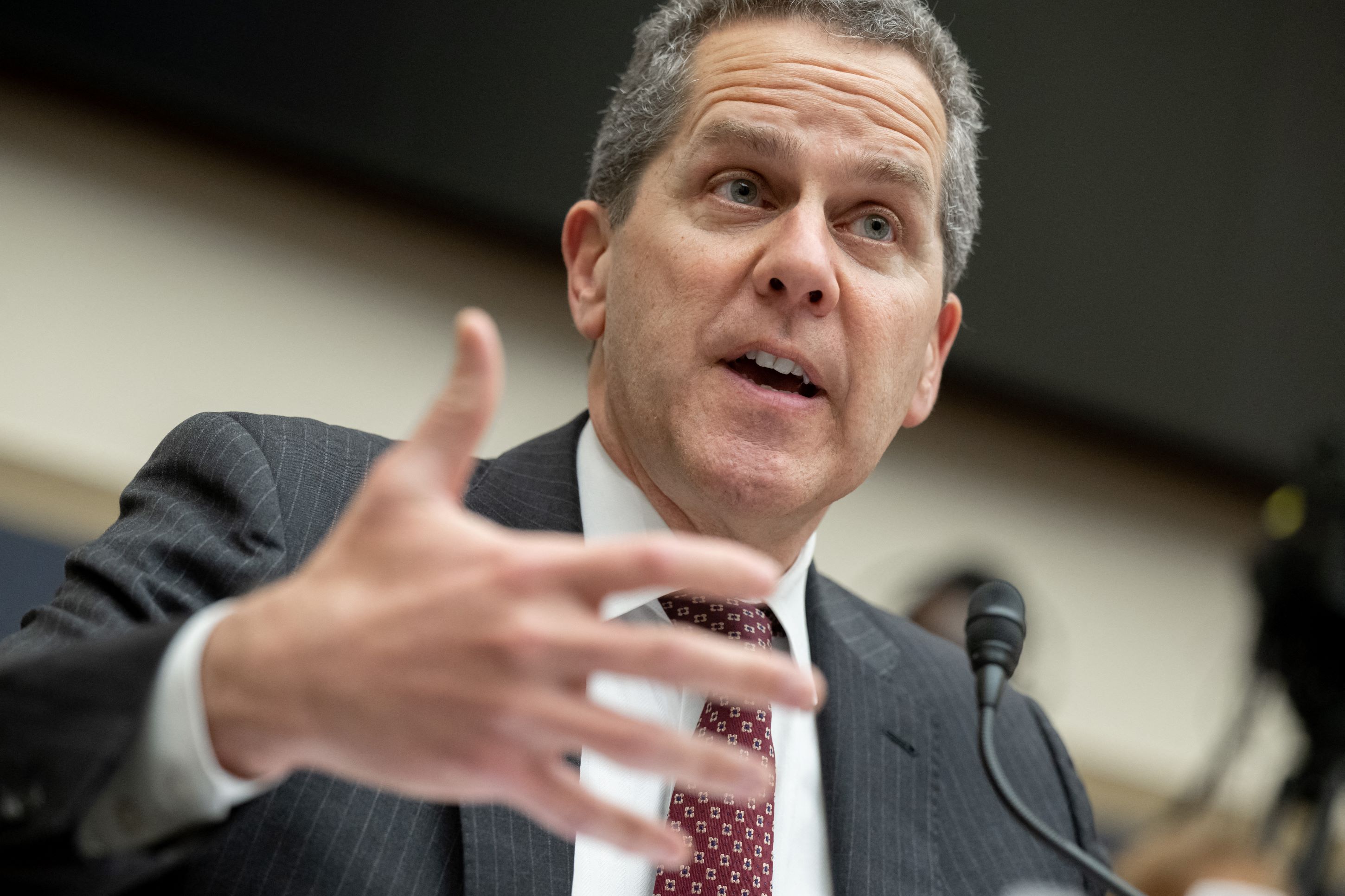 Le régulateur en chef du secteur bancaire aux États-Unis a démissionné
