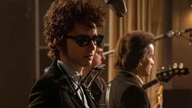 «A Complete Stranger»: Timothée Chalamet remarquable dans son interprétation de Bob Dylan