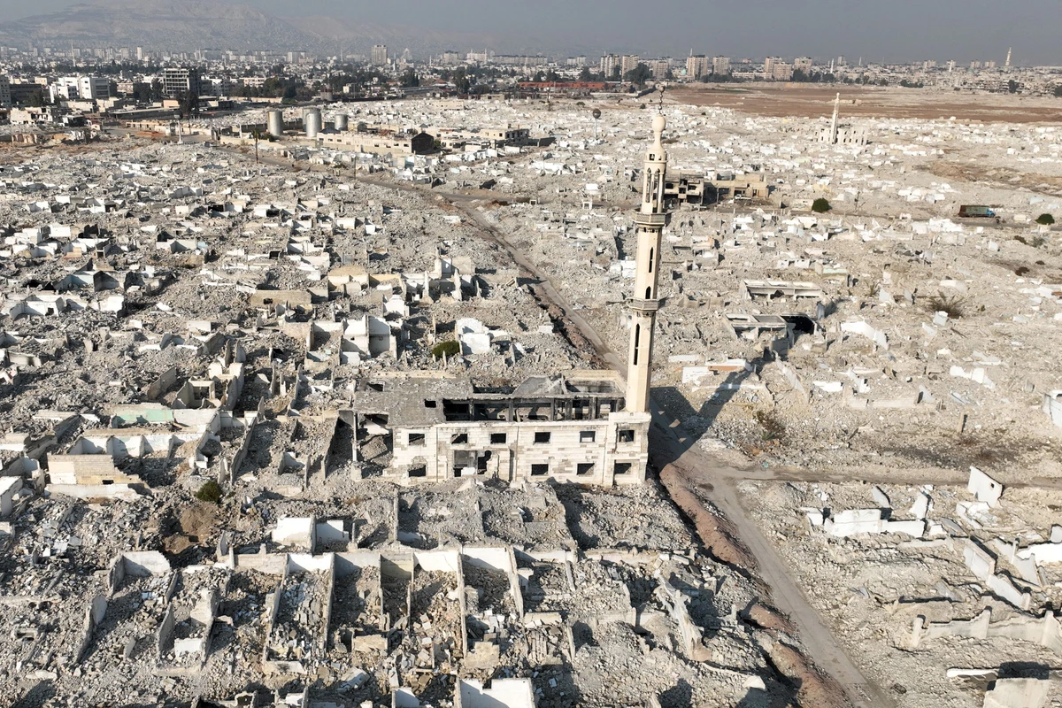 Israël bombarde des positions de l'armée syrienne près d'Alep