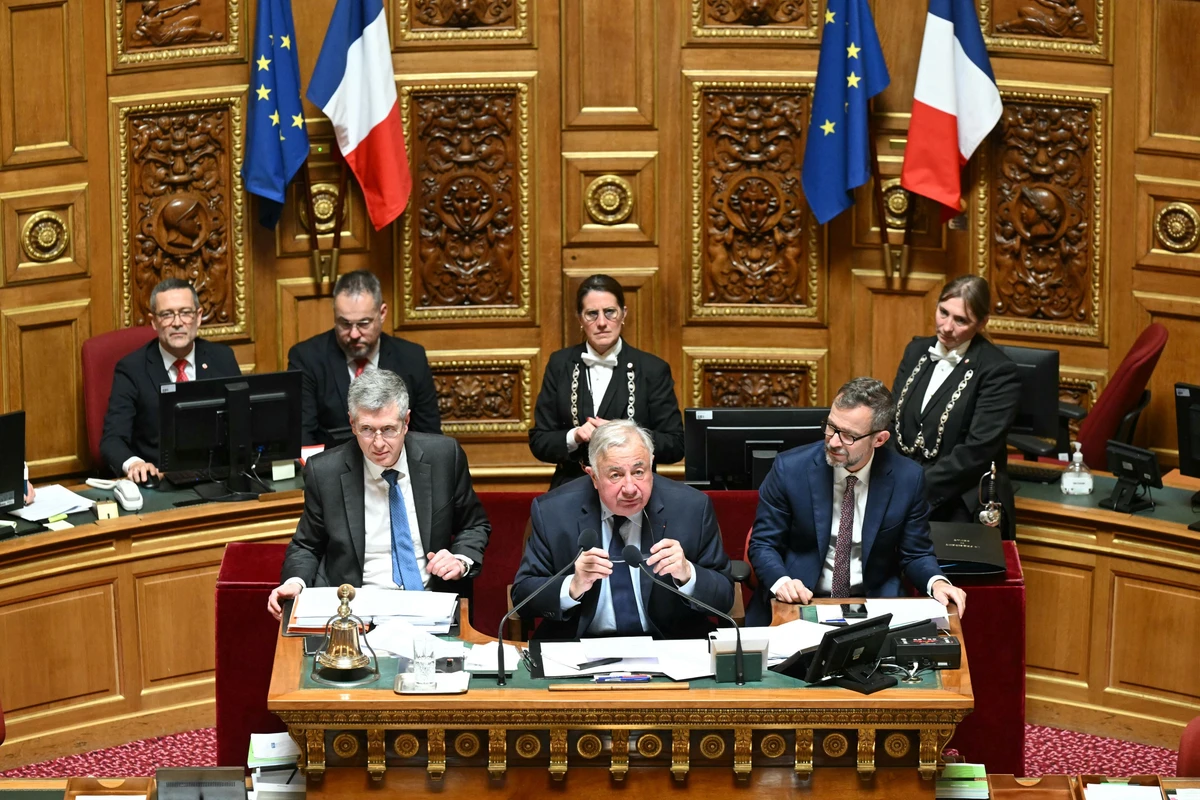 Larcher au PS: «censurer à nouveau le gouvernement» serait «irresponsable»