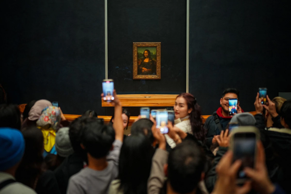 Emmanuel Macron "au chevet du Louvre", annonces à la clé