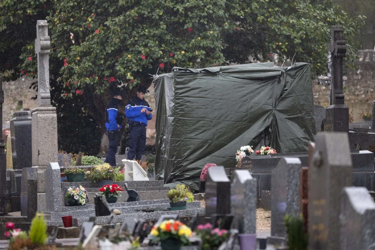 La tombe de la figure historique de l'extrême droite française, Jean-Marie Le Pen, dégradée