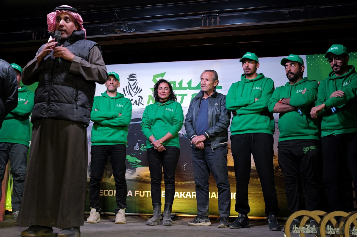 Dans le désert, la jeunesse saoudienne à l'école du rallye Dakar
