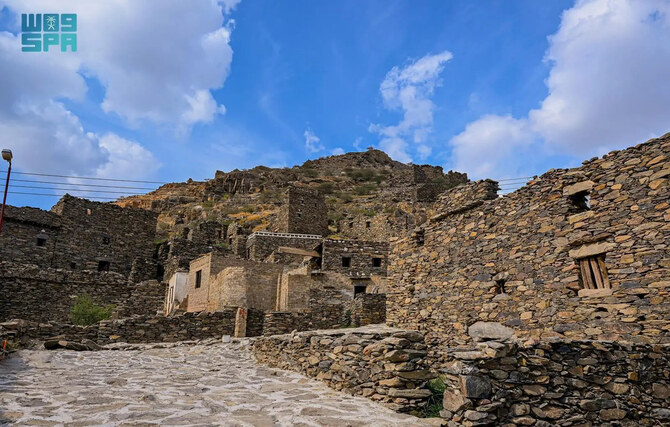 Abritant des monuments historiques datant de plusieurs siècles, les villages d'Al-Baha présentent une architecture traditionnelle construite en pierre et en argile. (SPA)