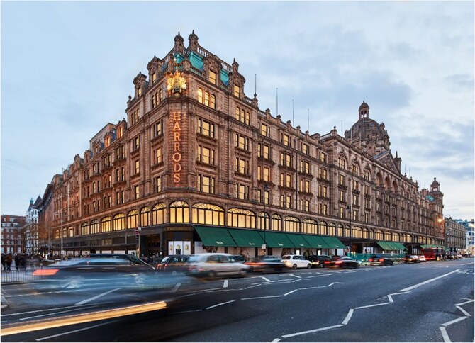 L’artiste saoudienne Mawadah Muhtasib collabore avec Harrods pour le Ramadan et l’Aïd