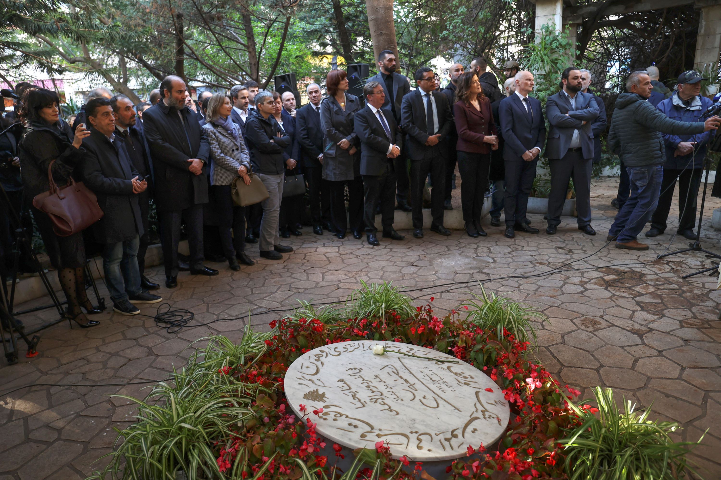 Liban: la famille d'un opposant au Hezbollah assassiné dénonce la suspension de l'enquête