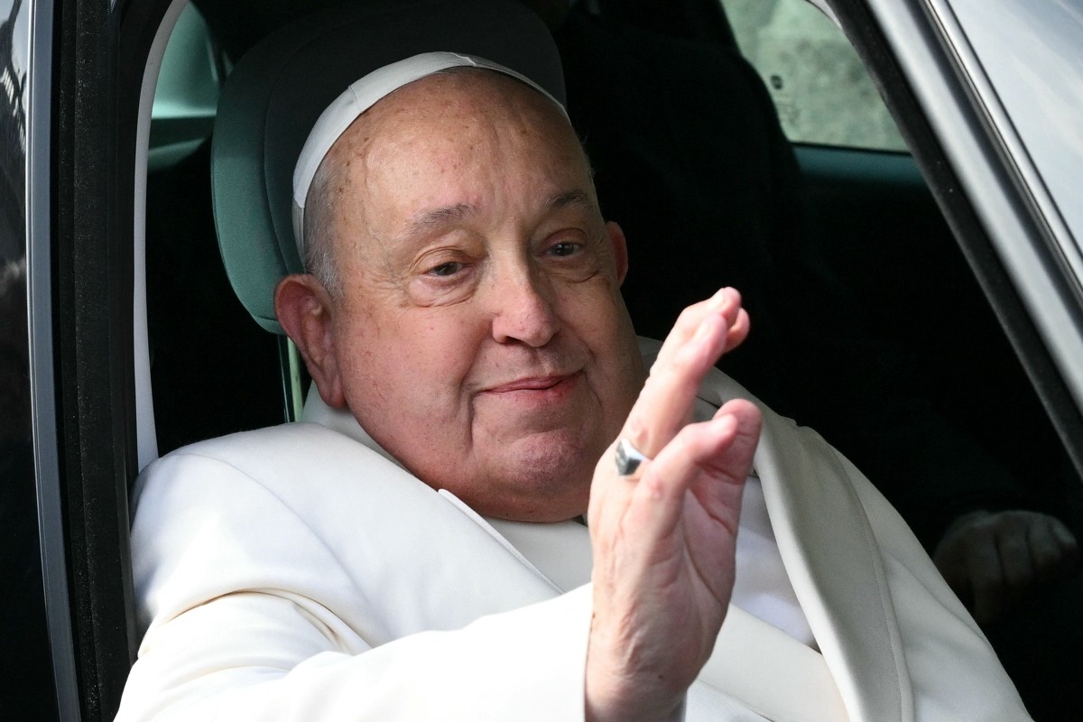 Le pape François hospitalisé à Rome pour une bronchite