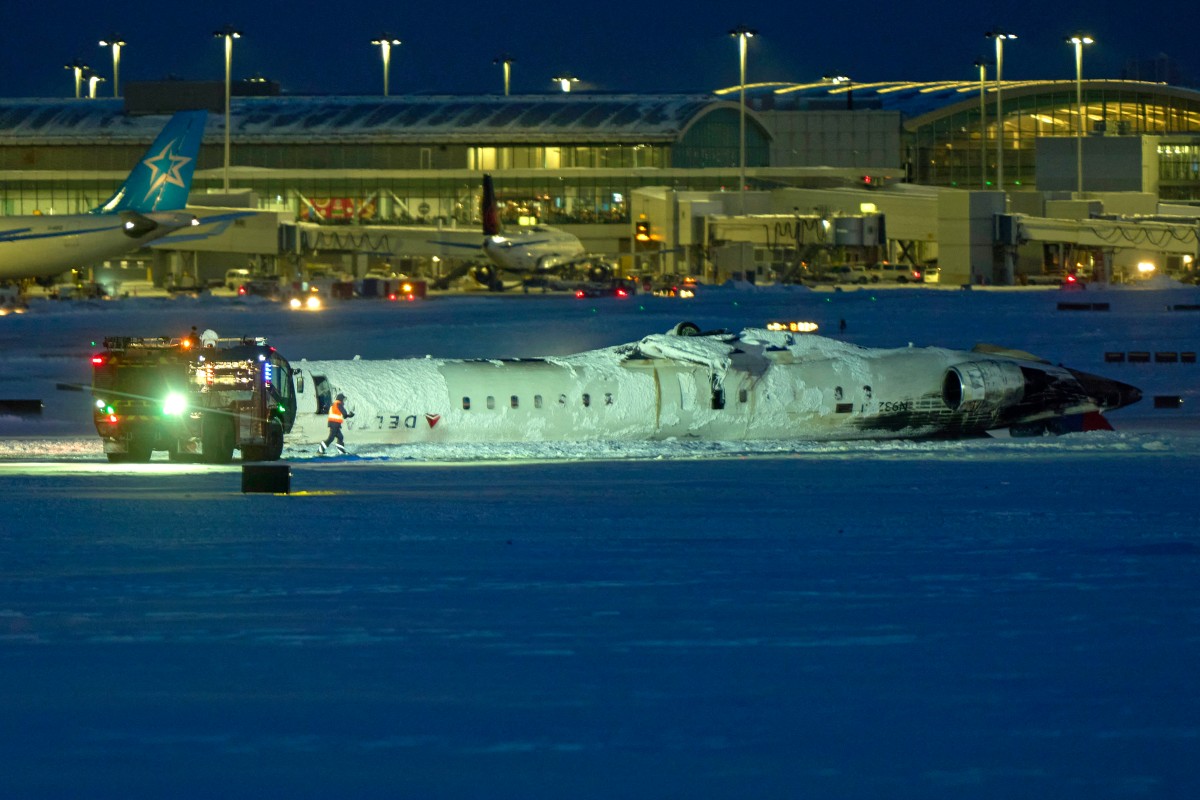 «J'étais dans un crash d'avion, mon Dieu!»: le choc des rescapés de l'accident de Toronto