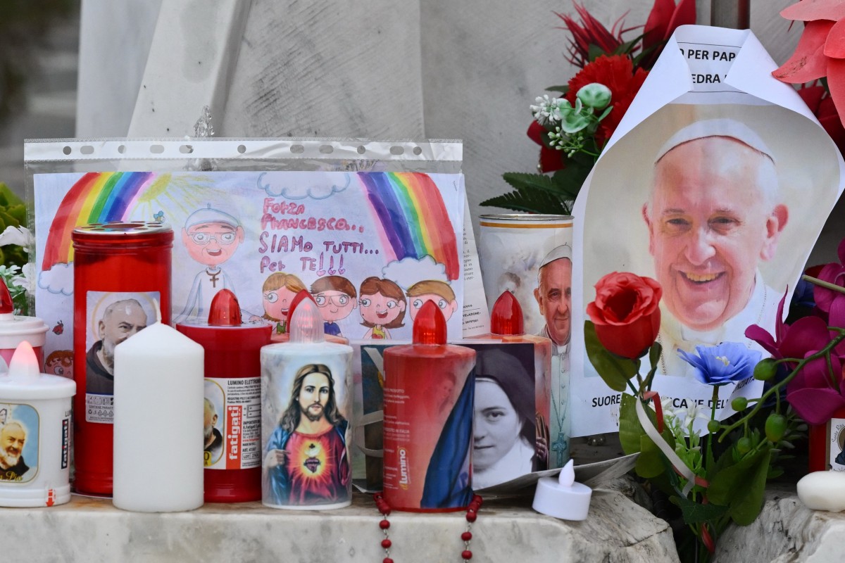 Le pape François, toujours dans un état critique, a passé une «bonne nuit»