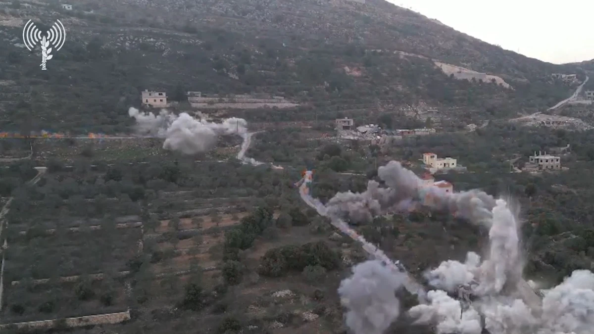 L'armée israélienne annonce avoir frappé deux sites au Liban "qui contenaient des armes du Hezbollah"