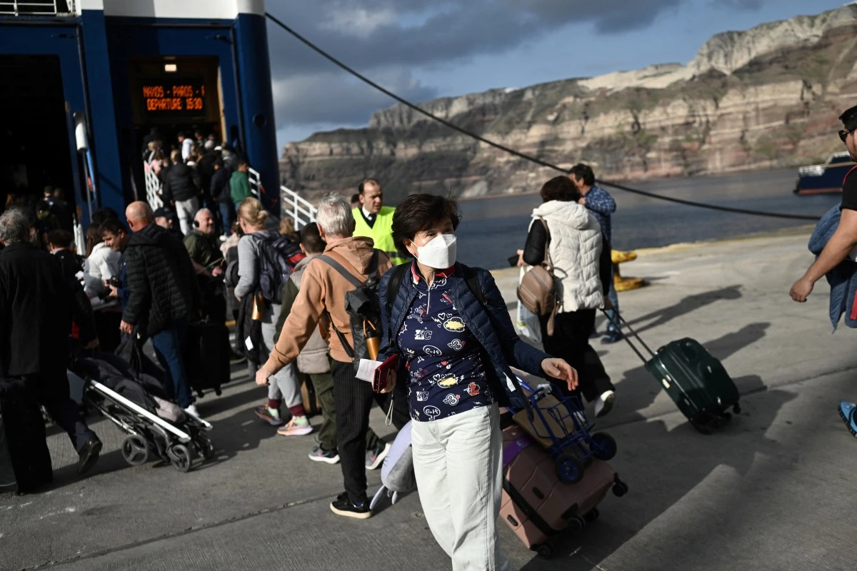 Grèce: 6.000 personnes ont quitté l'île de Santorin, les séismes continuent