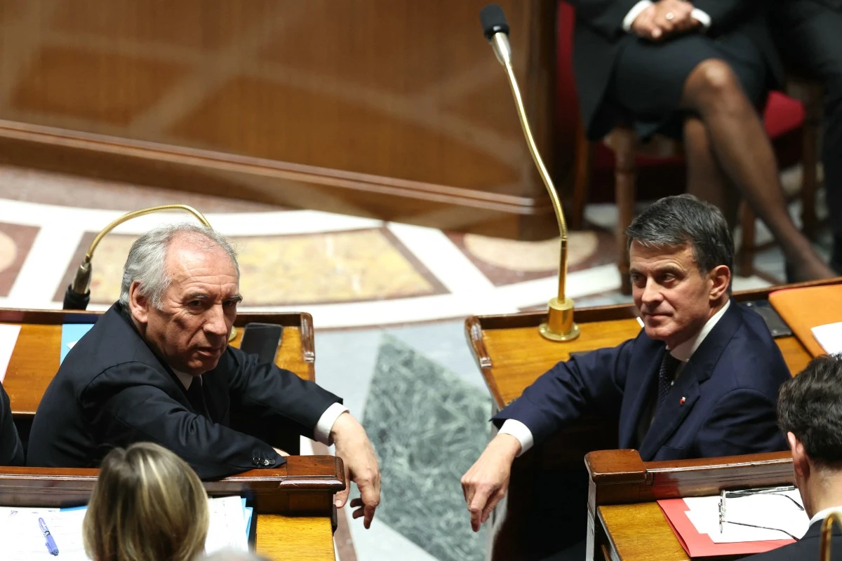 Bayrou affronte deux motions de censure, vouées à l'échec