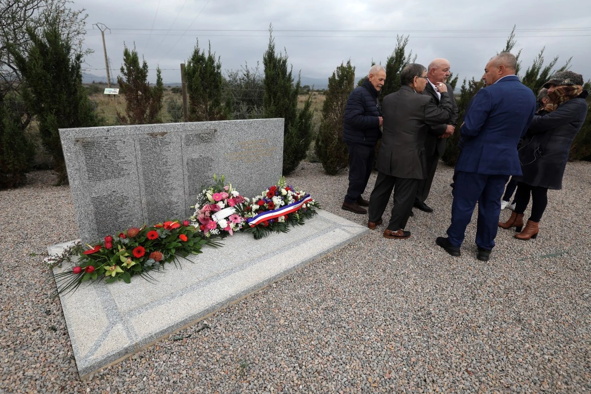 France: face à des familles en colère, un maire annonce que les corps de 60 harkis ont été transférés en 1986