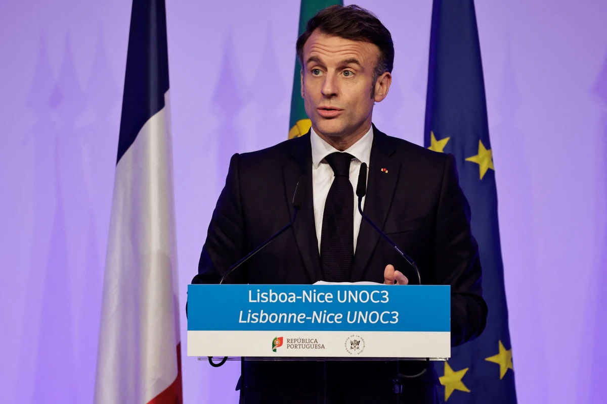 Depuis le Portugal, Macron exhorte l'Europe à refuser la "vassalisation"