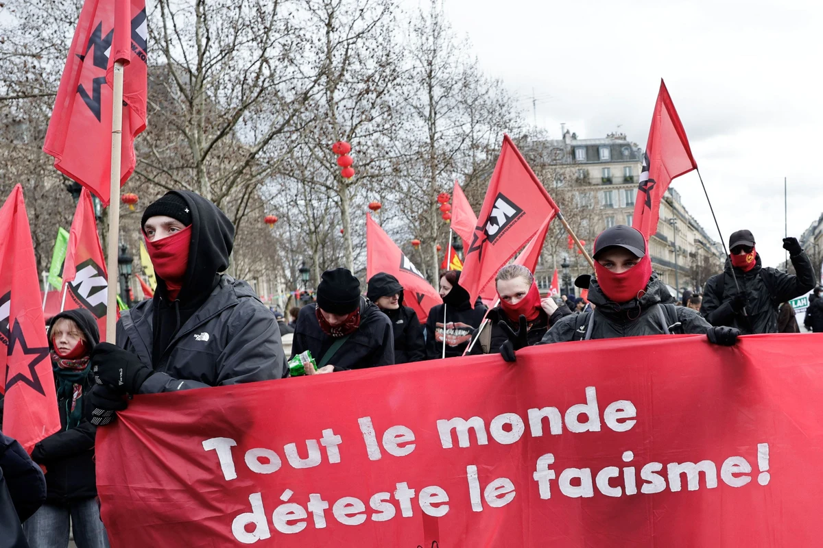 Plusieurs centaines de personnes ont manifesté lors d'un rassemblement antifasciste à Paris