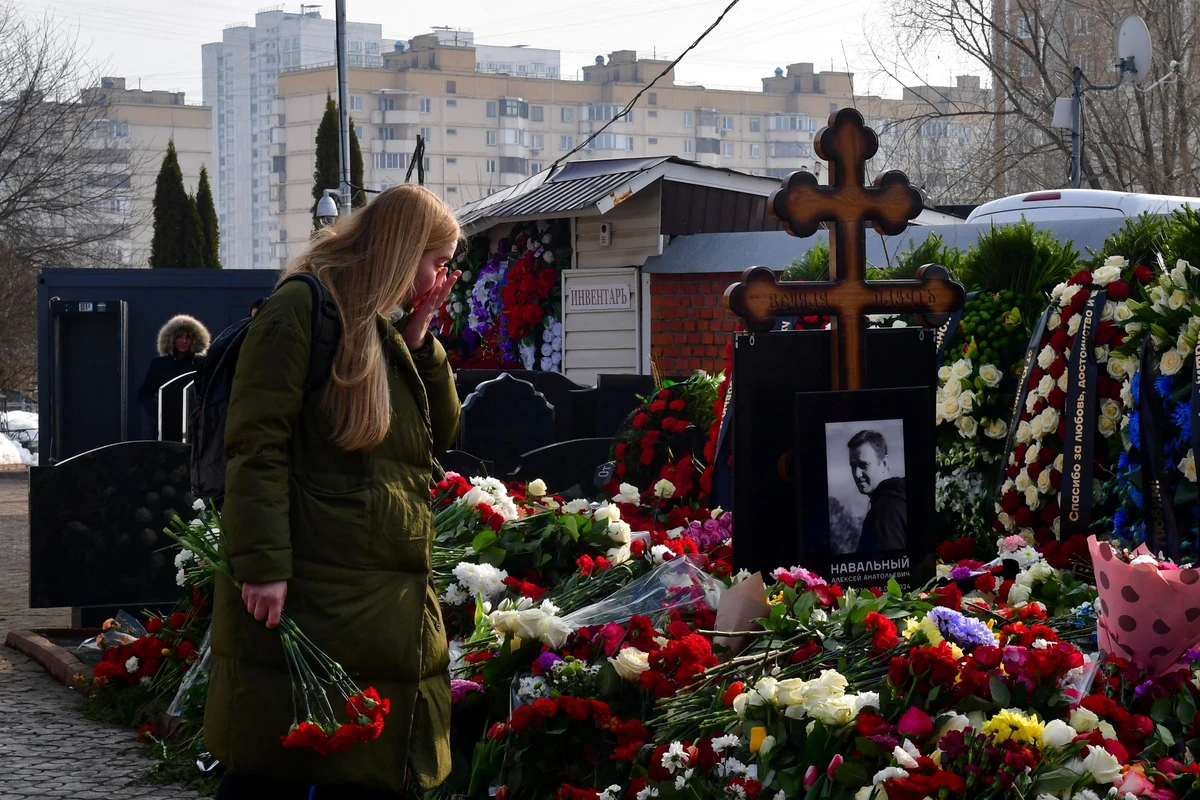 Un an après la mort de Navalny, des hommages risqués sont prévus en Russie