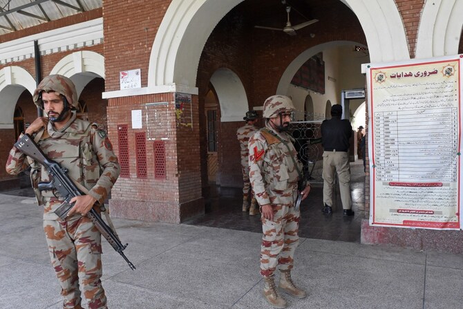 Pakistan: arrivée des premiers cercueils après une spectaculaire prise d'otages