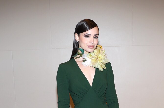 Sofia Carson brille à New York dans des créations signées Elie Saab