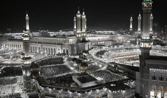 Laylat al-Qadr: les fidèles affluent dans les mosquées pour la 27e nuit du Ramadan