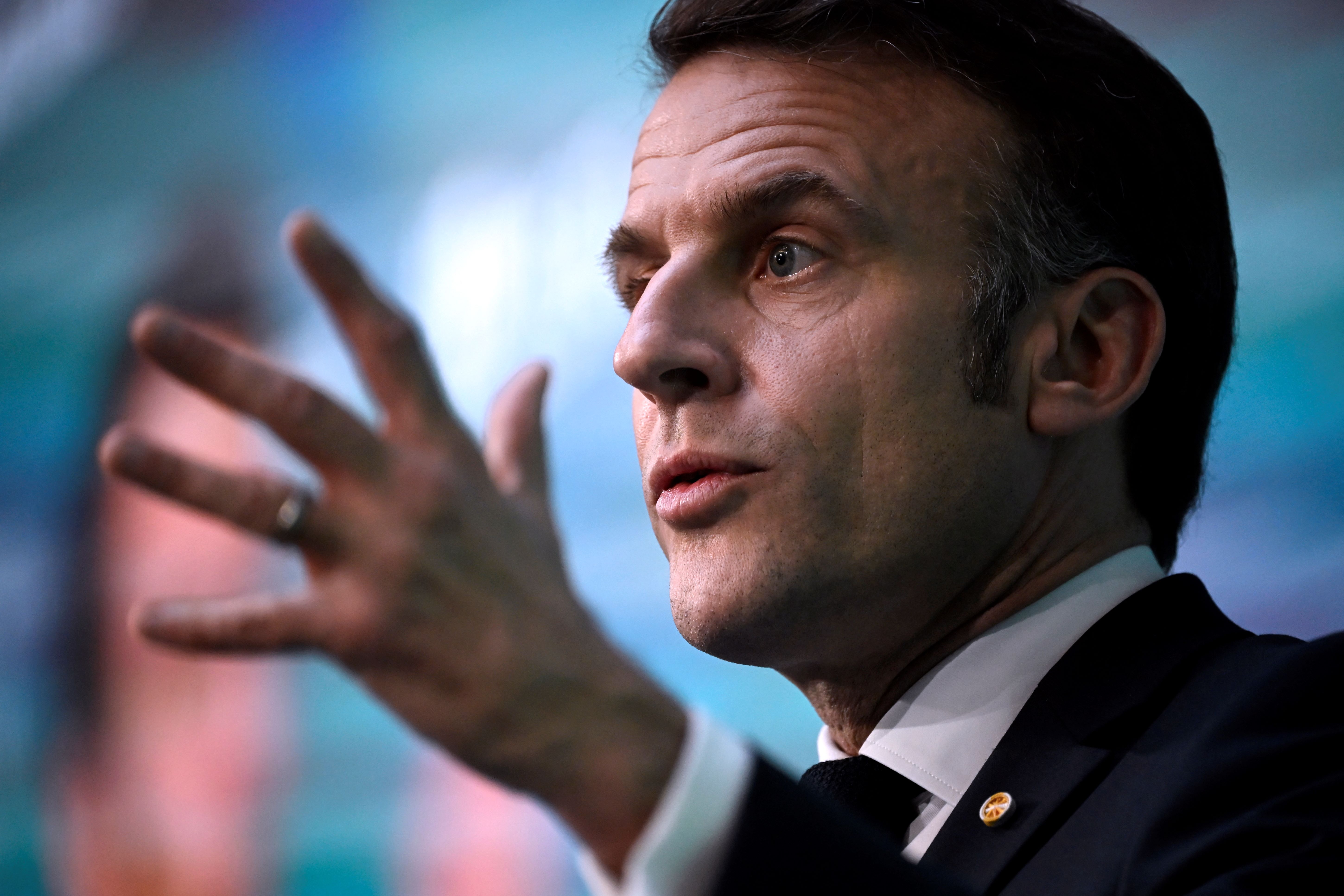 Macron prend la défense de Zelensky et accuse Poutine de "jouer à la troisième guerre mondiale"