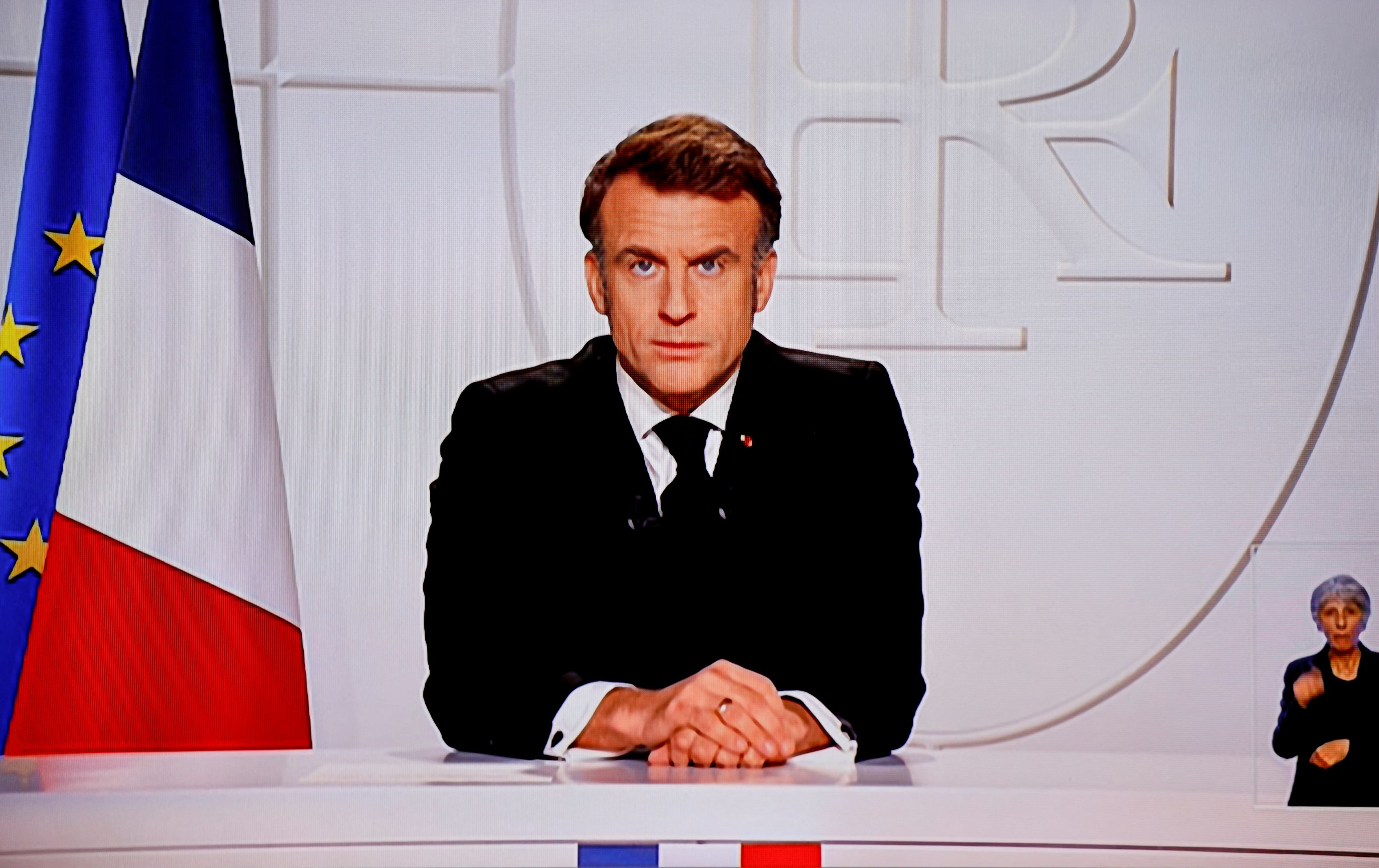 Macron appelle les Français au "courage" face à un "monde de dangers"