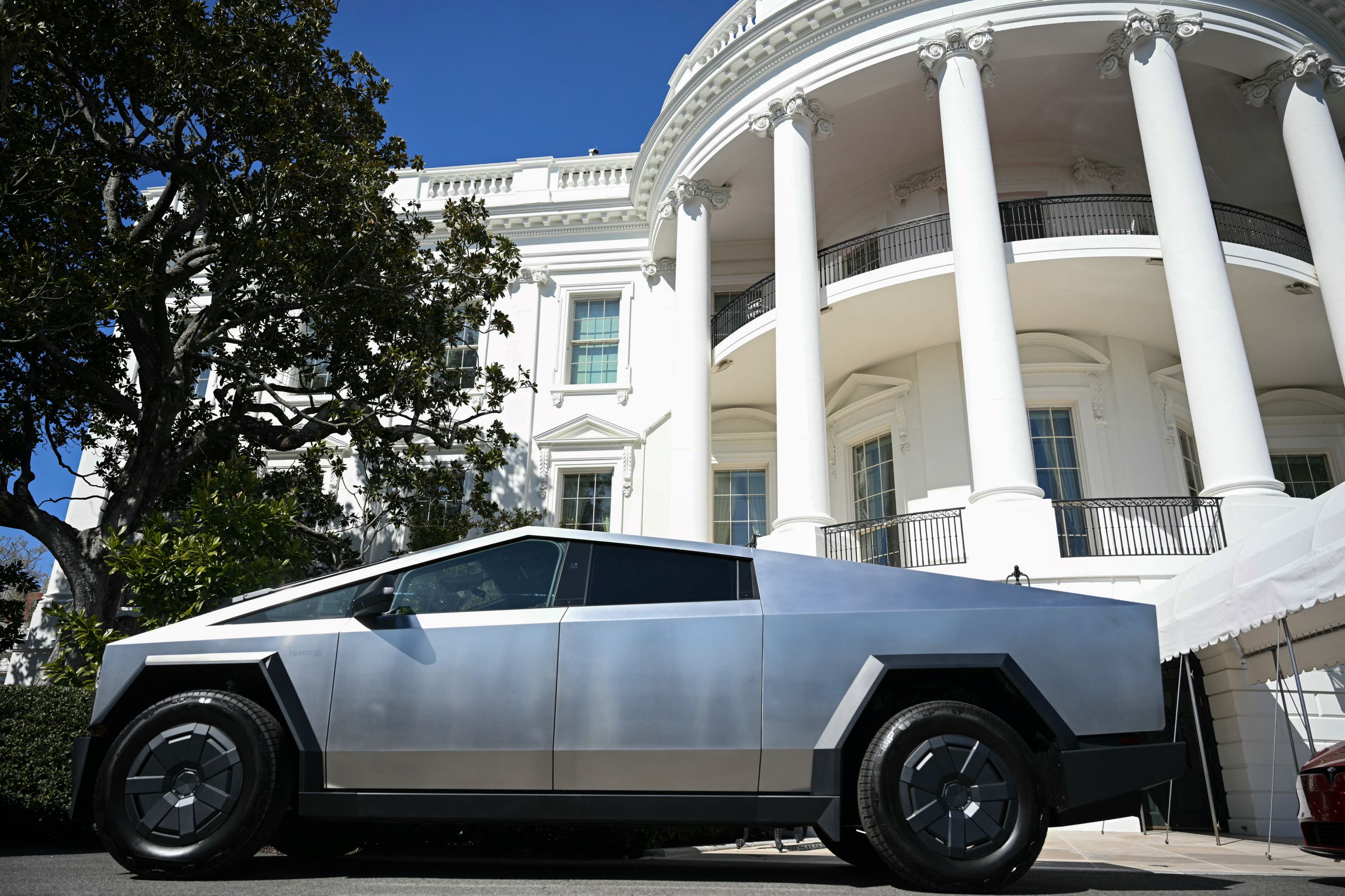 Musk affirme que Tesla va "doubler" sa production aux Etats-Unis d'ici deux ans