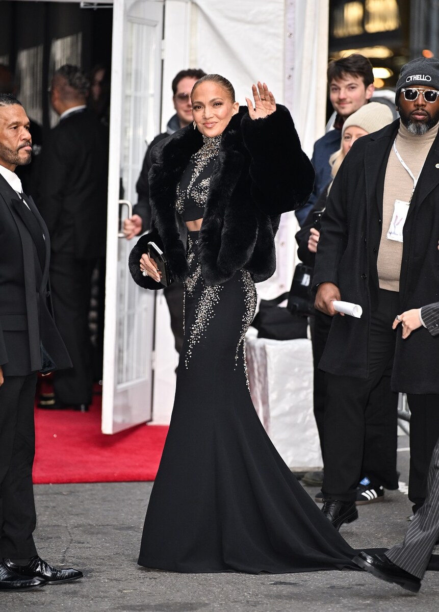 La superstar américaine Jennifer Lopez a assisté à la première d'"Othello" à Broadway, à New York, dans une robe du créateur libanais Zuhair Murad. (Getty Images via AN)