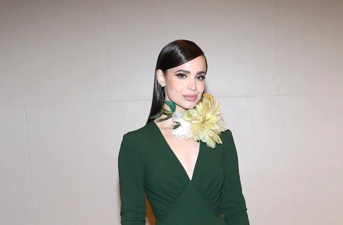 Sofia Carson brille à New York dans des créations signées Elie Saab