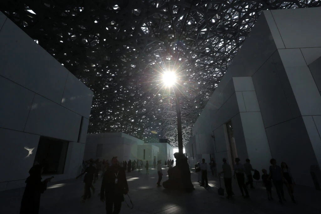 Le Louvre Abou Dhabi inaugure la 5e édition de l’exposition « Art Here » et du Richard Mille Art Prize