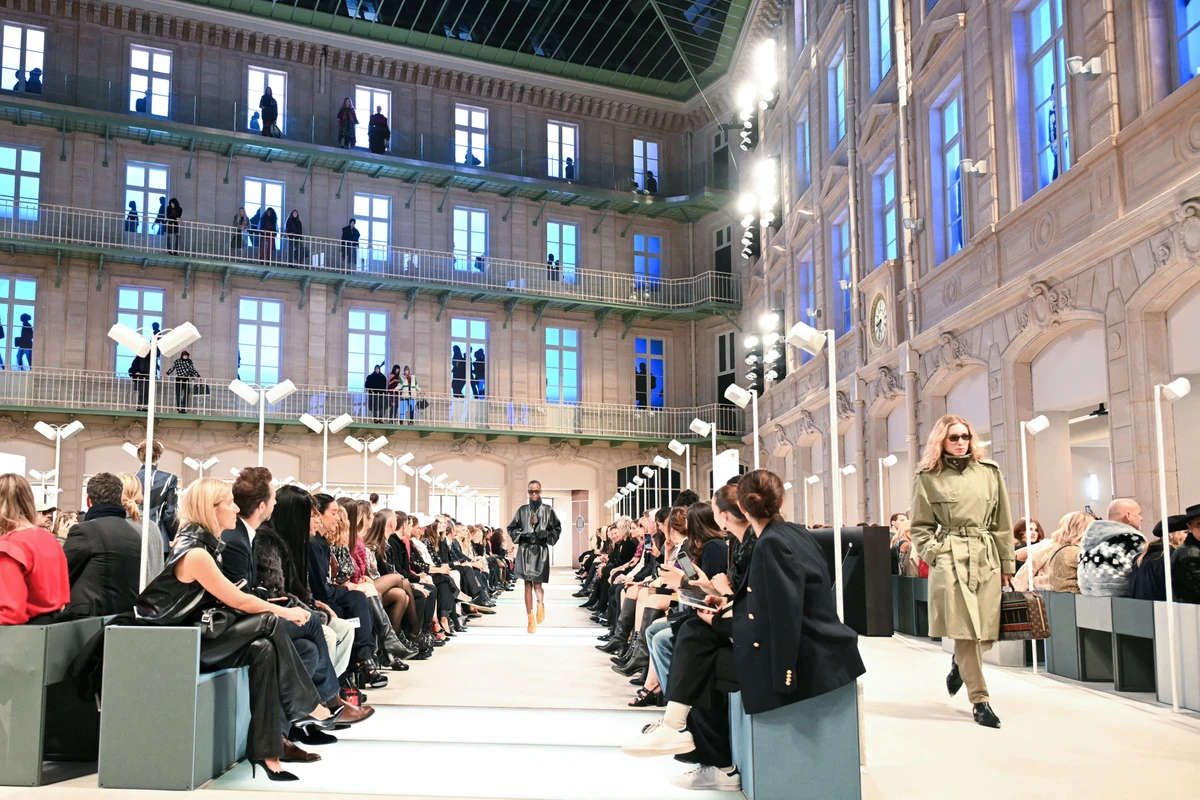 Fashion Week de Paris: Louis Vuitton invite au voyage, des airs d'adieu chez Loewe