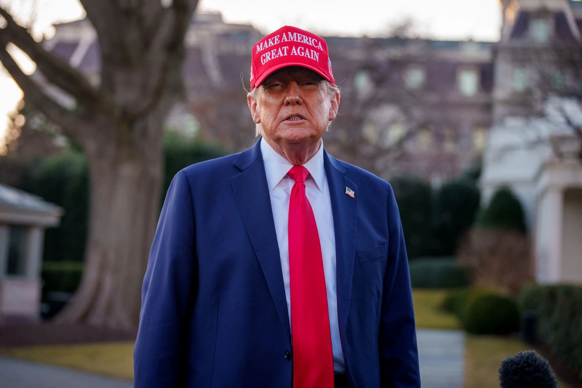 Trump signe un décret établissant l'anglais comme langue officielle des États-Unis