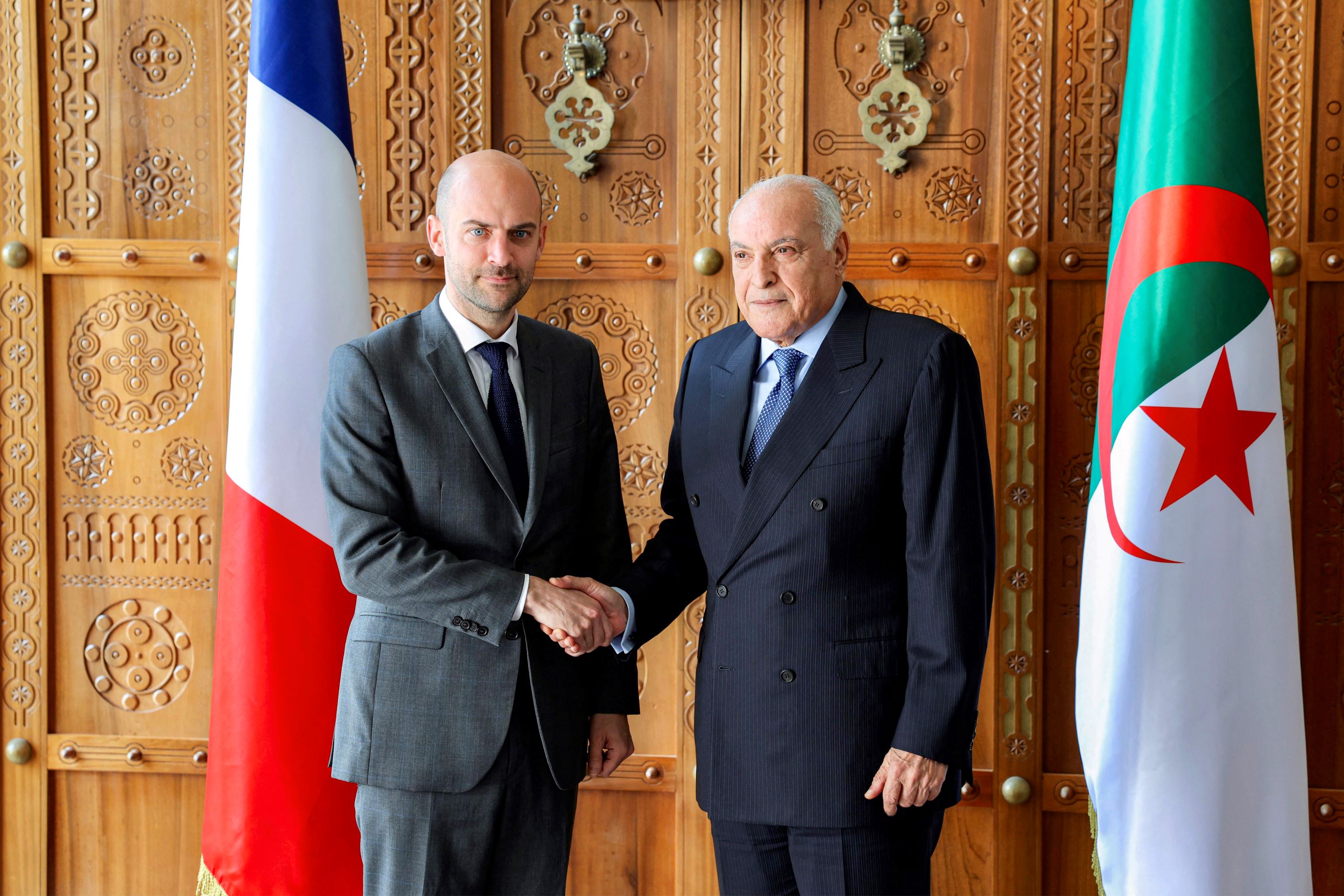 Le chef de la diplomatie française annonce "une nouvelle phase" des relations avec Alger