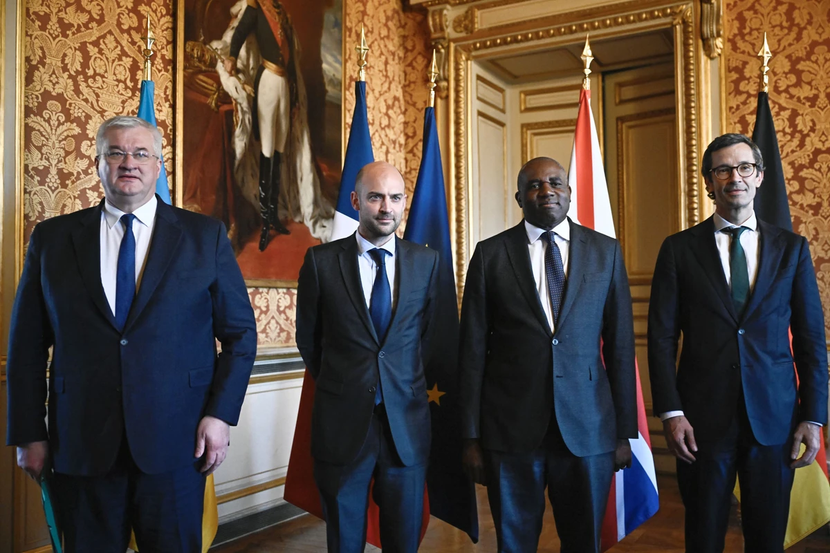 Première réunion à Paris entre Américains, Européens et Ukrainiens, rendez-vous à Londres