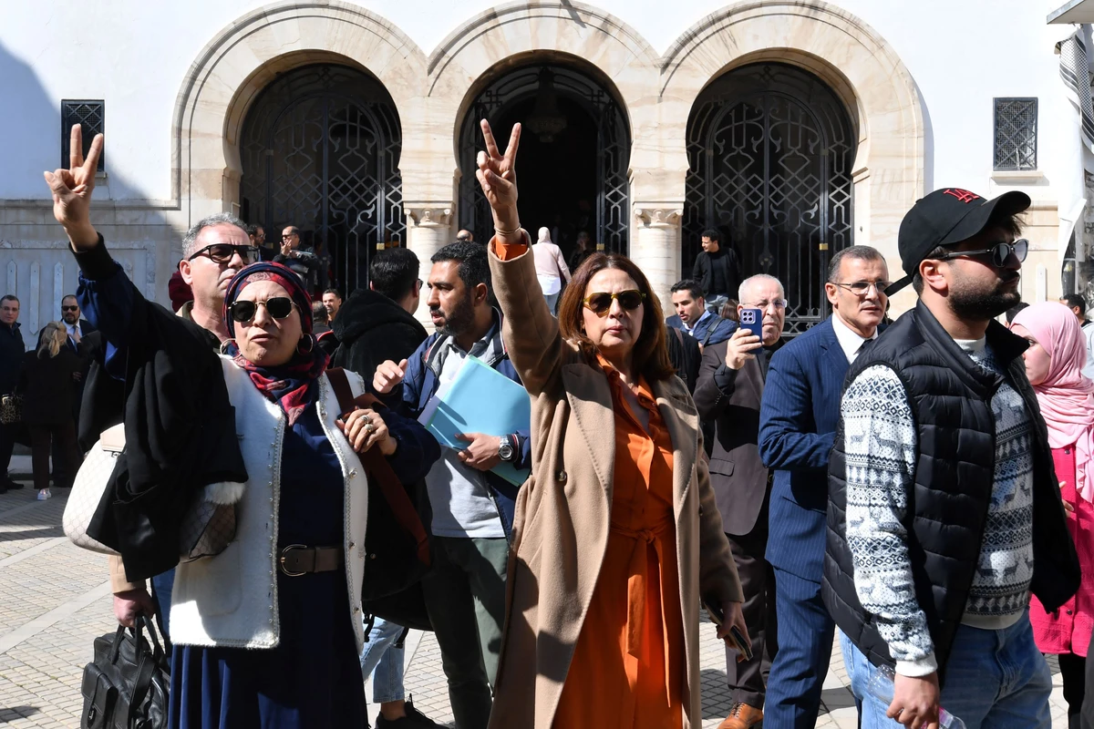 Tunisie: entre 13 et 66 ans de prison pour des opposants jugés pour "complot"