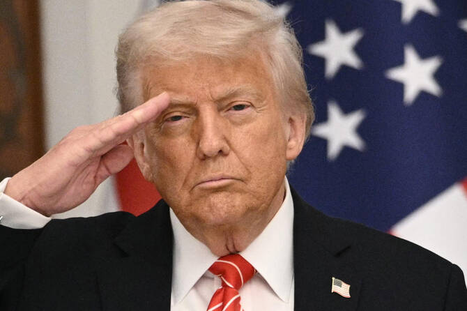 Trump à Abou Dhabi après Riyad et Doha