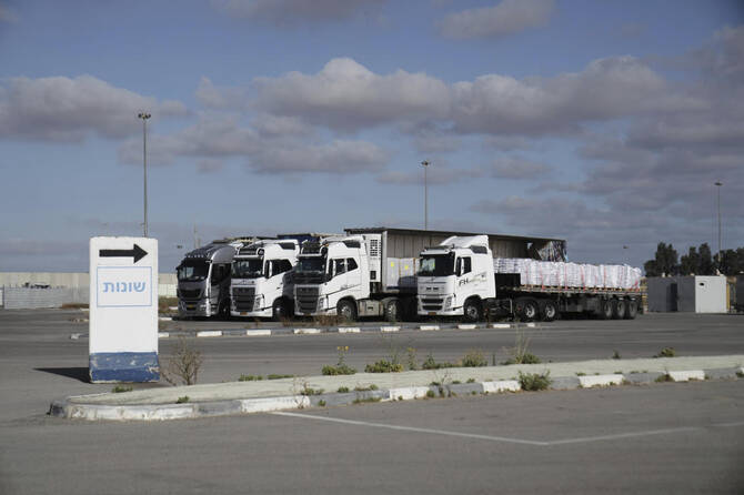 Gaza: L'ONU autorisée à faire entrer «environ 100» camions d'aide