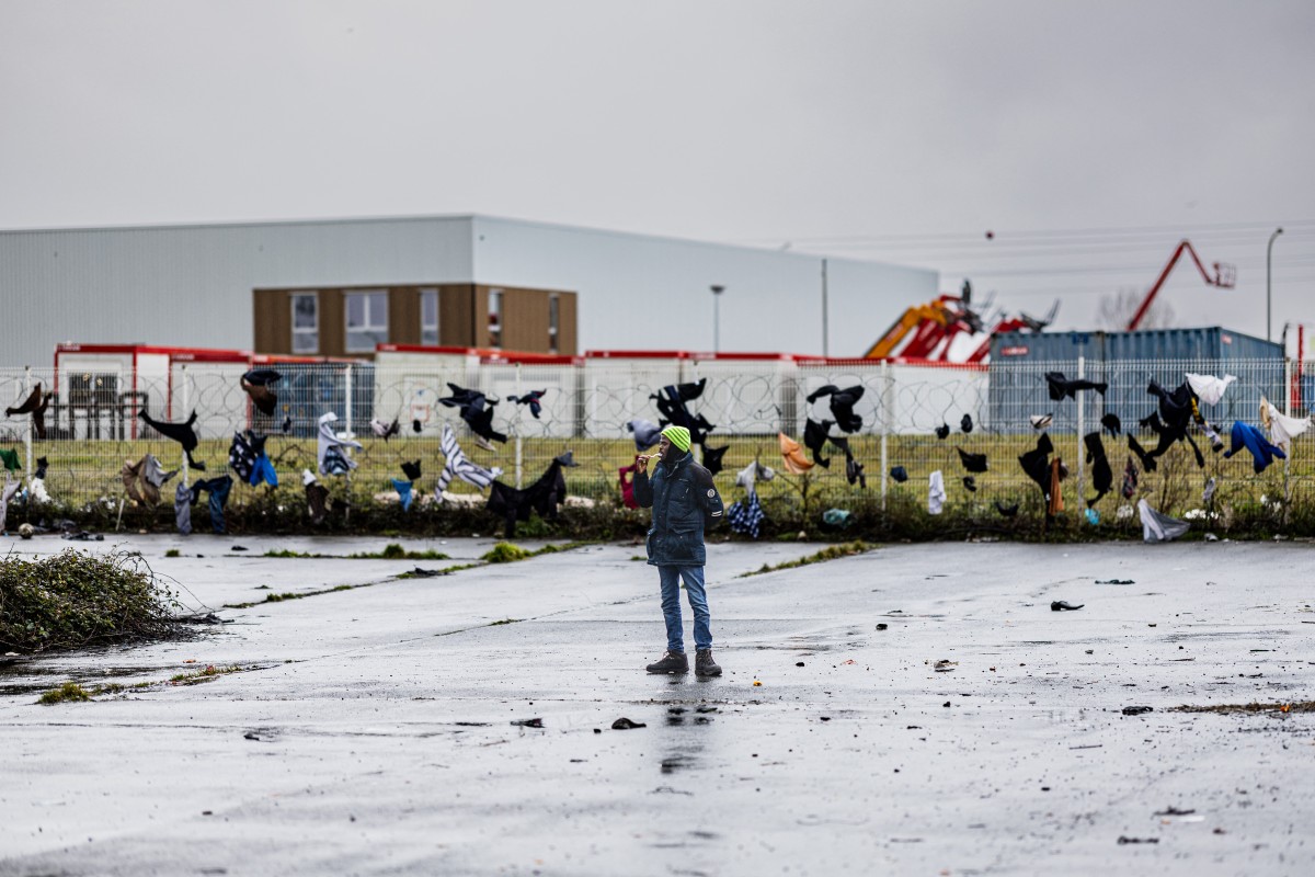 Naufrage dans la Manche: mort d'un migrant, 61 personnes secourues