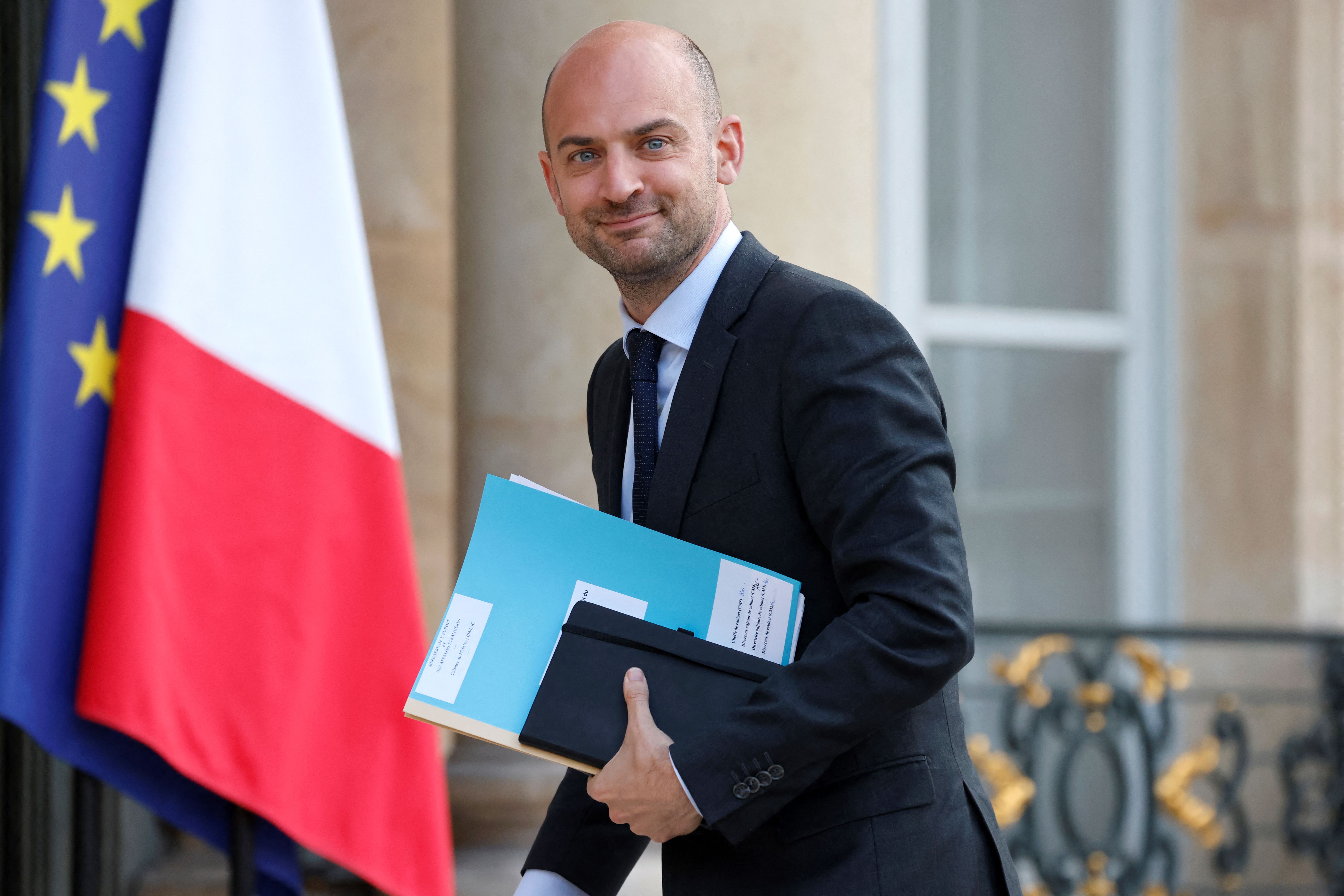 "La situation est bloquée" entre Paris et Alger selon la France