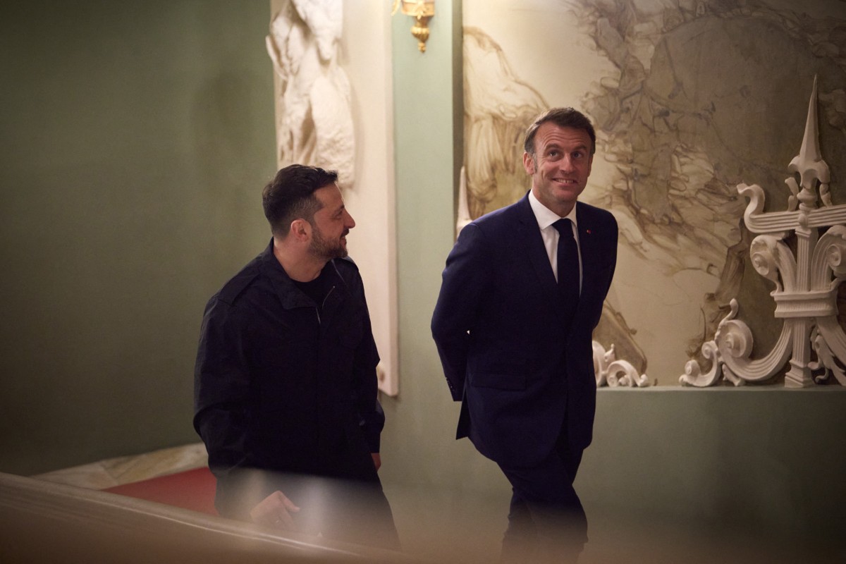 Macron tous azimuts, Bayrou encalminé: semaine à deux vitesses pour l'exécutif