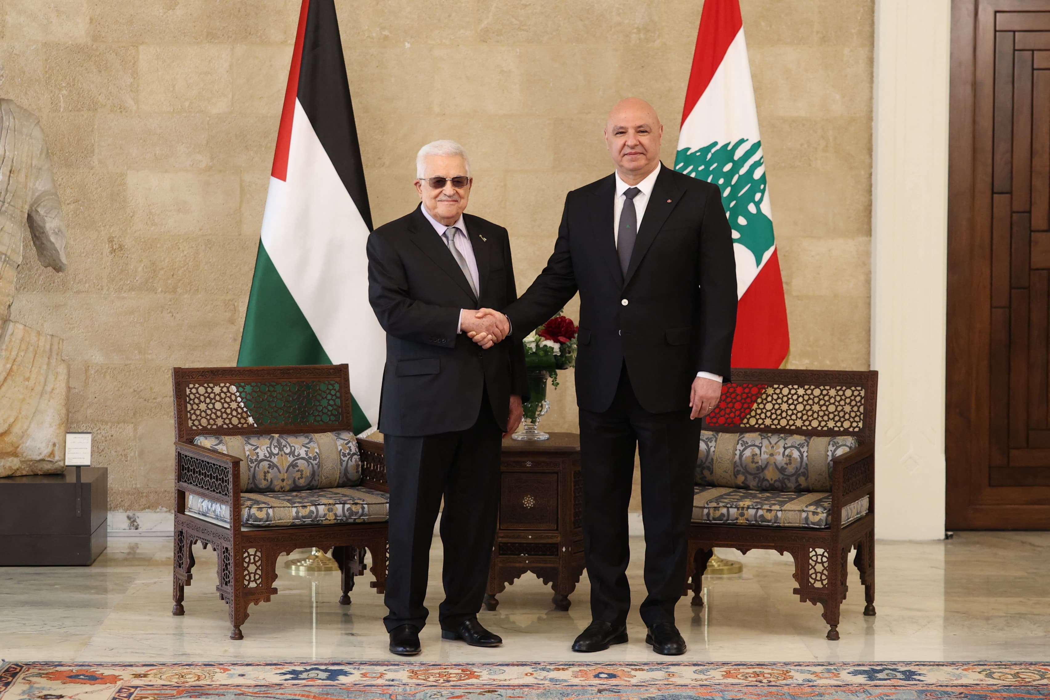 Liban: il n'y aura plus d'armes «hors du contrôle de l'Etat», assurent les présidents libanais et palestinien