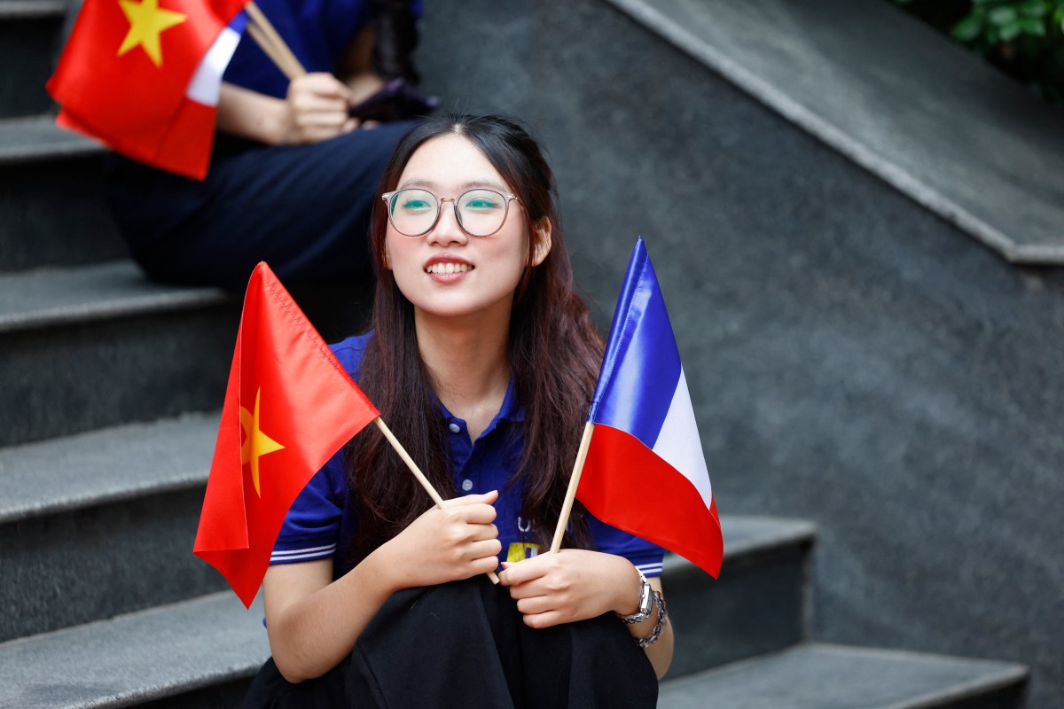 Devant les étudiants vietnamiens, la leçon de Macron sur la «désinhibition des superpuissances»