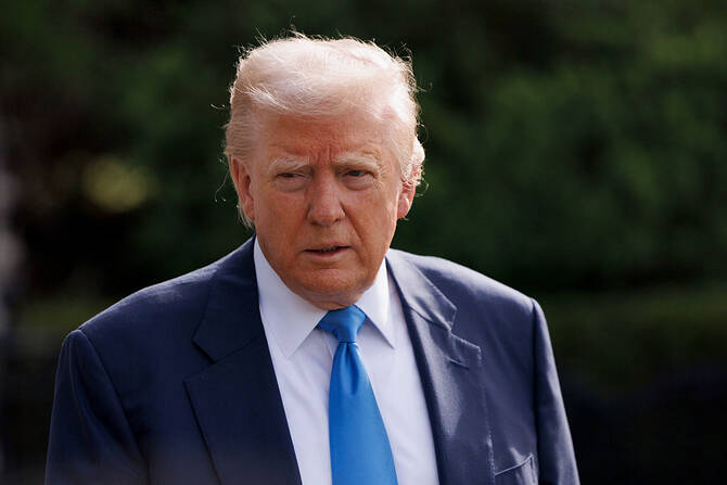 Trump défend sa décision d'empêcher Harvard d'accueillir des étudiants étrangers