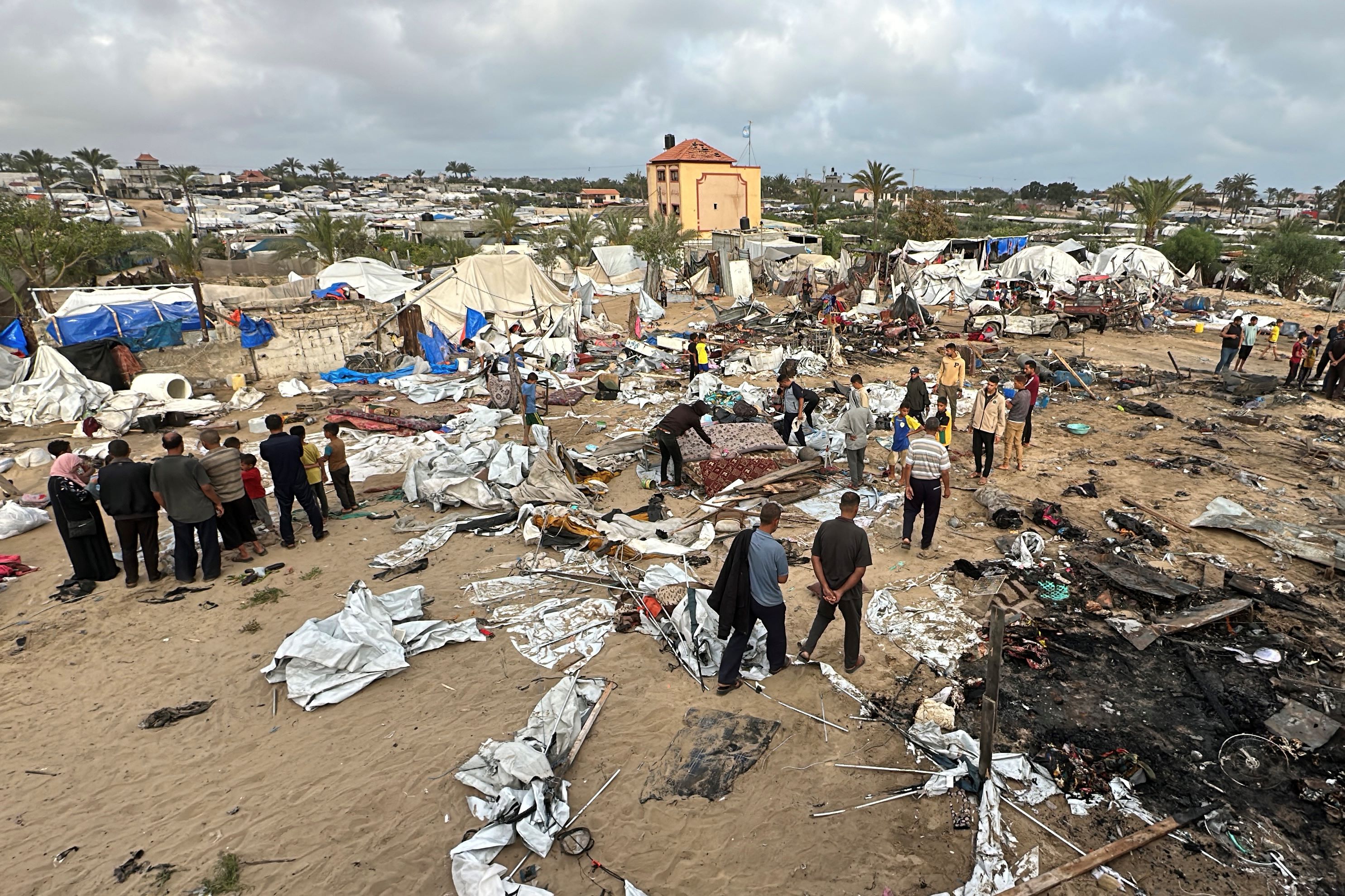 Au moins 33 Palestiniens tués dans un pilonnage israélien à Gaza selon les secours